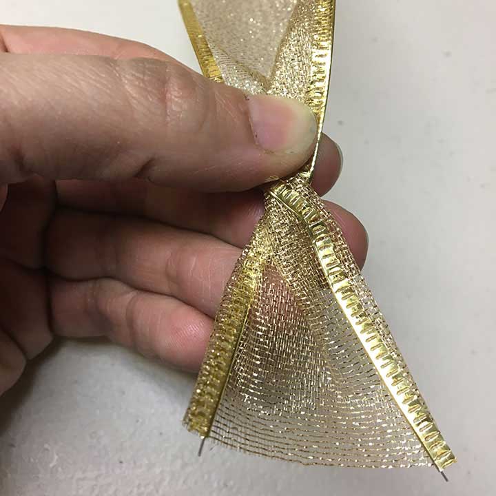 Creating center of bow with twist