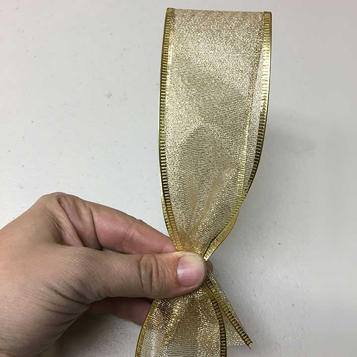 Making first loop of bow
