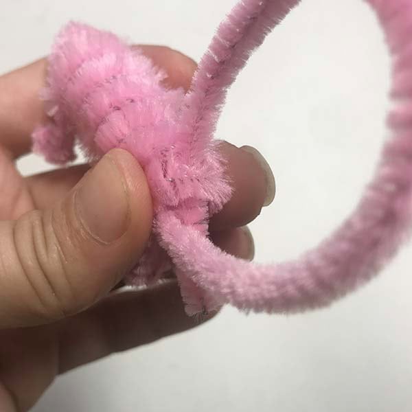 Securing head of pipe cleaner pig to body