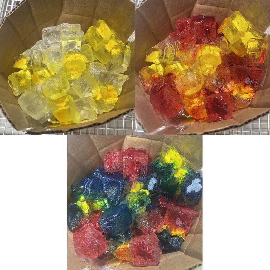 Adding powder dye for ice dyeing