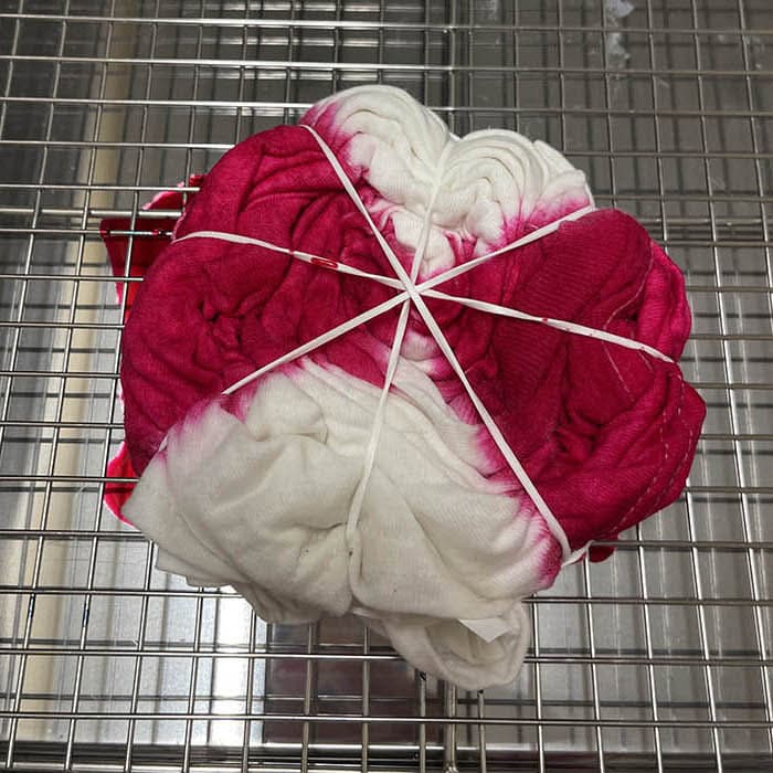 Dyeing the spider tie dye pattern