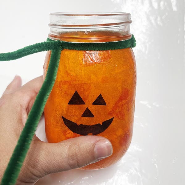 Securing pipe cleaner to mason jar
